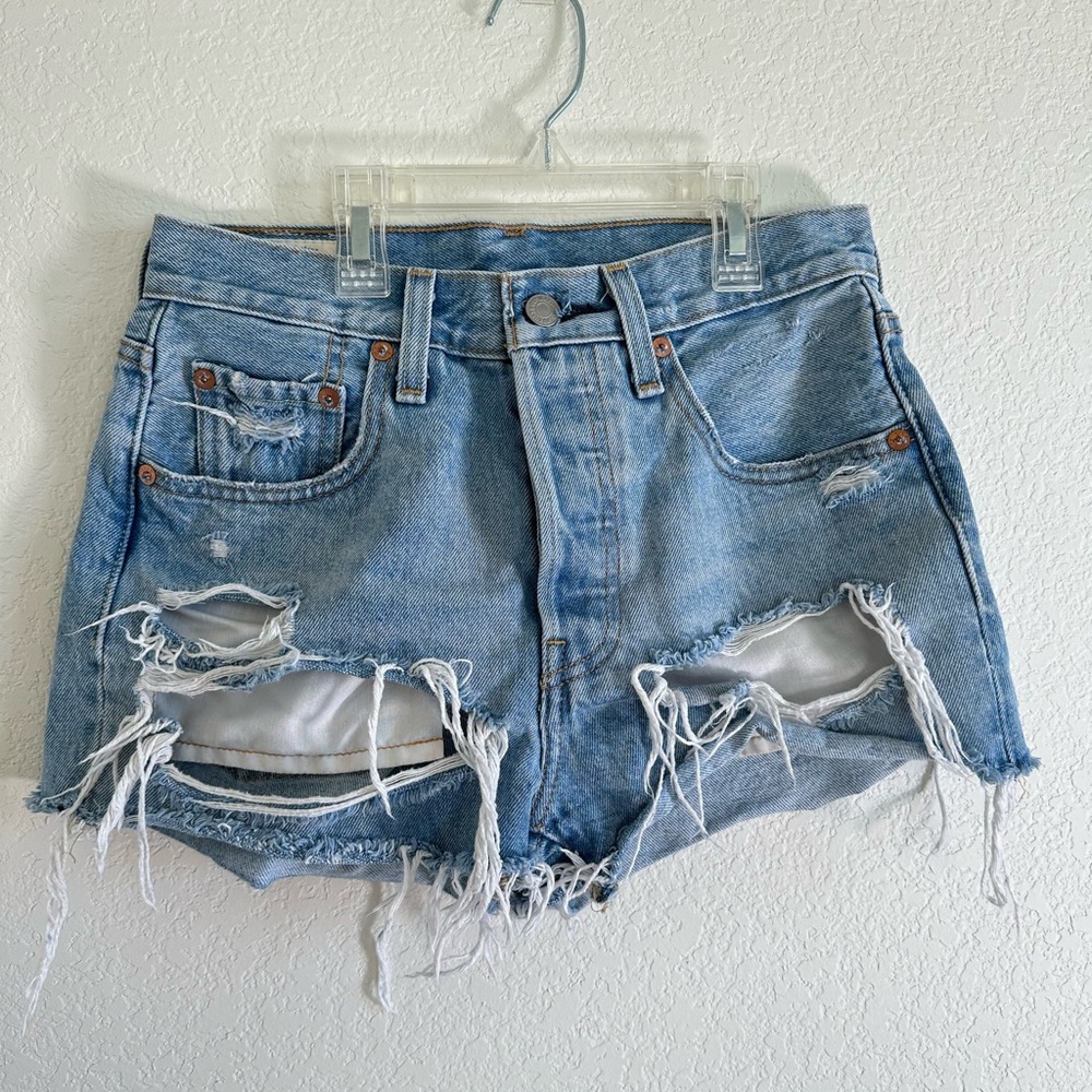 Cheeky Levi’s High Rise Shorts - Picture 4 of 5